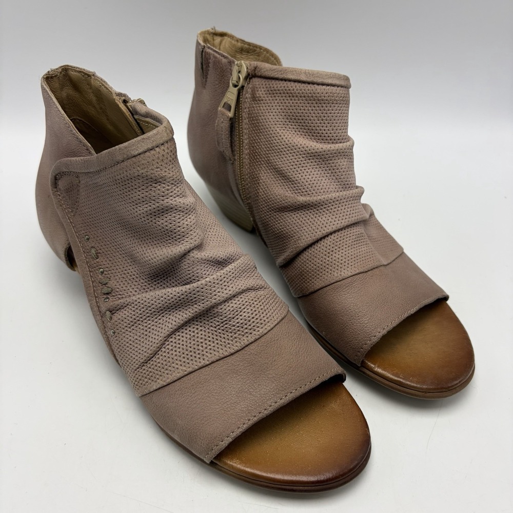Miz Mooz Canterbury Sandal Ankle Strap Womens 7.5 Beige Leather EU 38 Casual Zip